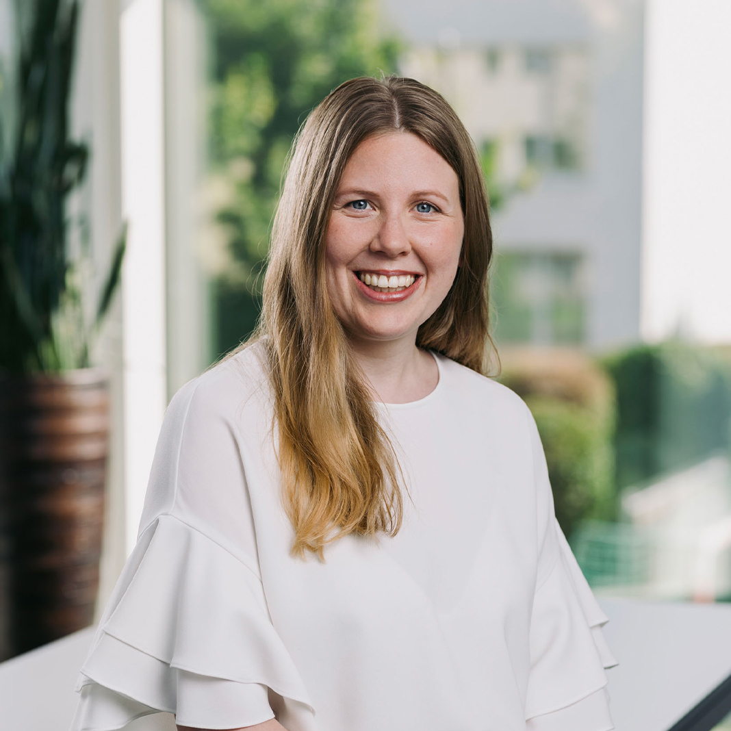 Porträtfoto von Sarah Hesche, Mitarbeiterin der der W&L Vermögensverwaltung